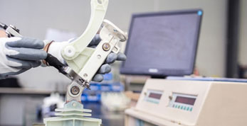 動刀操作力與觸頭壽命密切相關